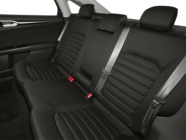 2013 Ford Fusion SE photo 2