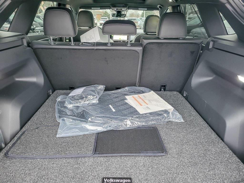 2026 Volkswagen Atlas Cross Sport 2.0T SEL R-Line Black