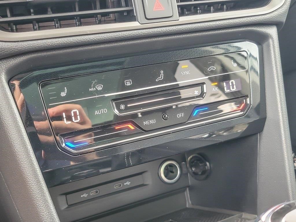 2025 Volkswagen Taos 1.5T SE Black