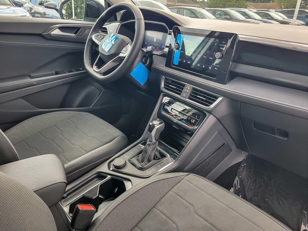 2025 Volkswagen Taos 1.5T SE Black