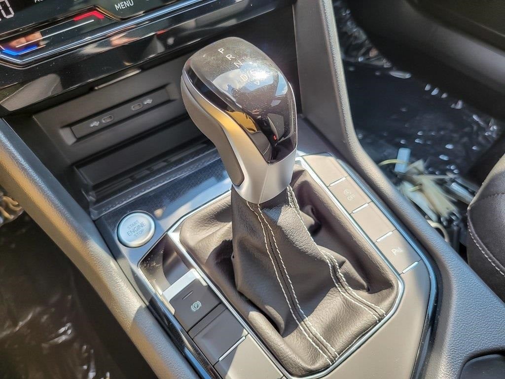 2025 Volkswagen Taos 1.5T SE Black