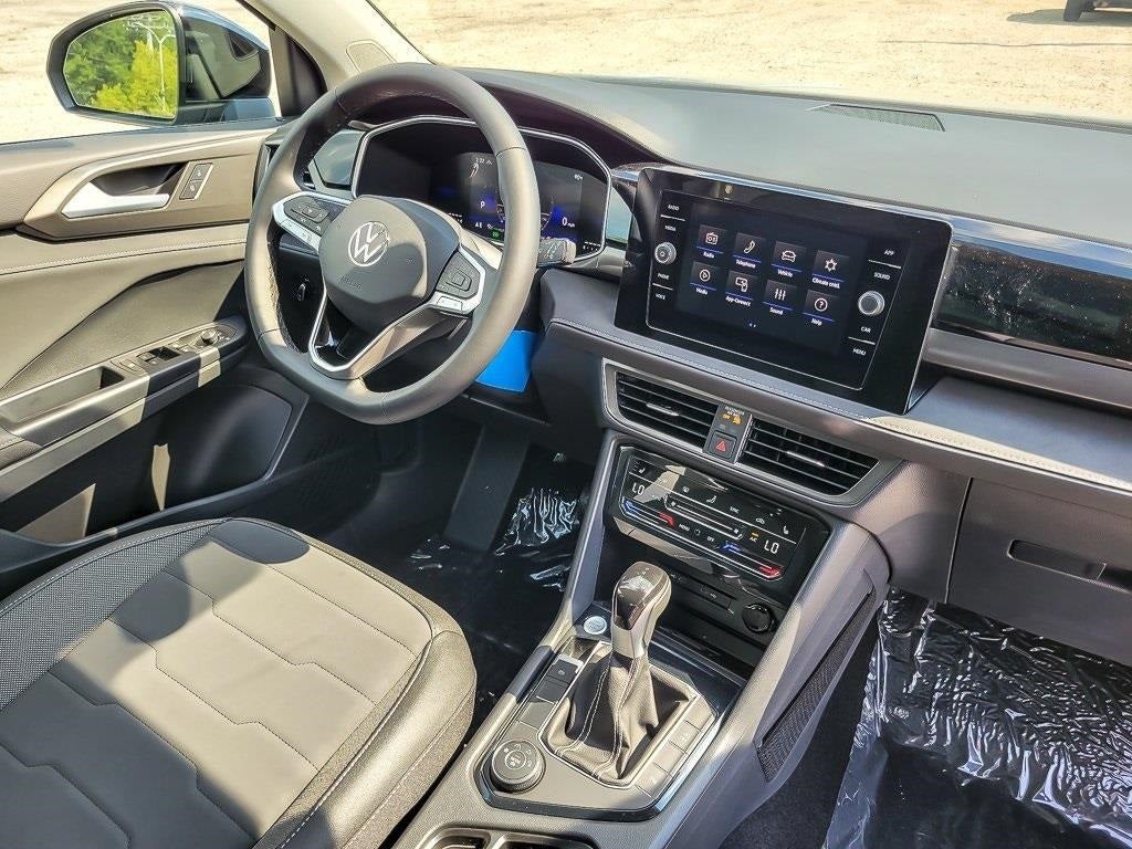 2025 Volkswagen Taos 1.5T SE Black