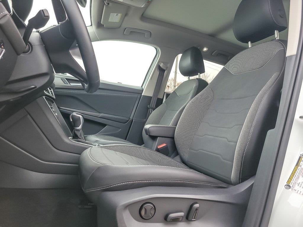 2025 Volkswagen Taos 1.5T SE Black