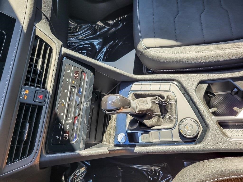 2025 Volkswagen Taos 1.5T SE Black