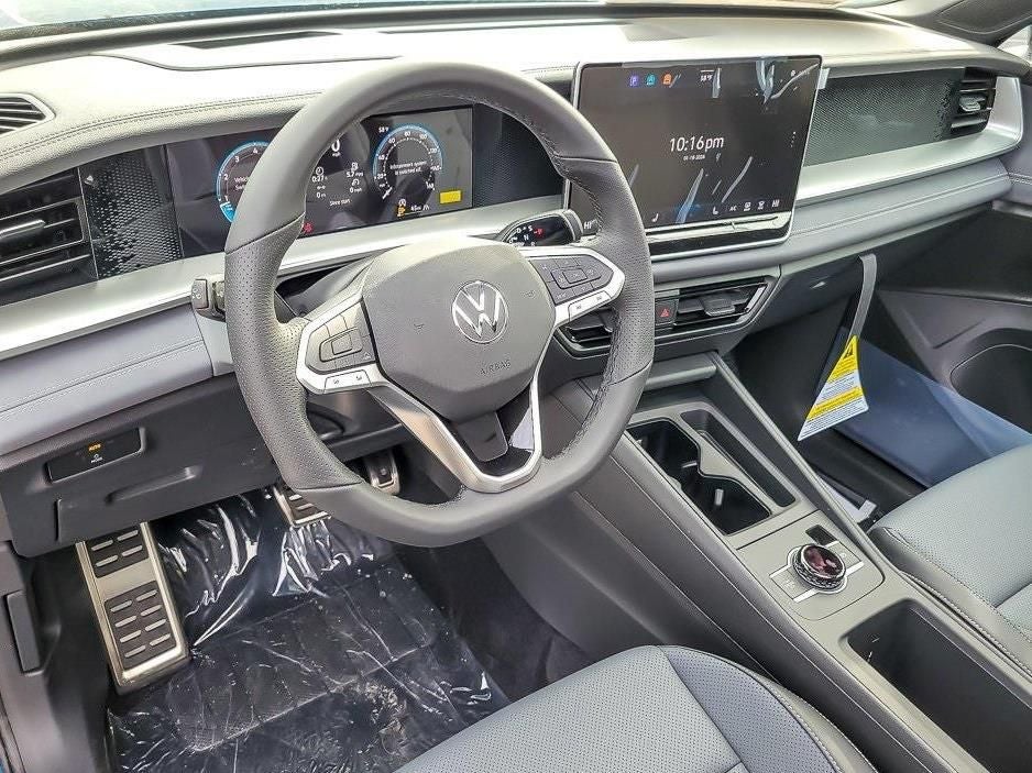 2026 Volkswagen Tiguan 2.0T SE R-Line Black