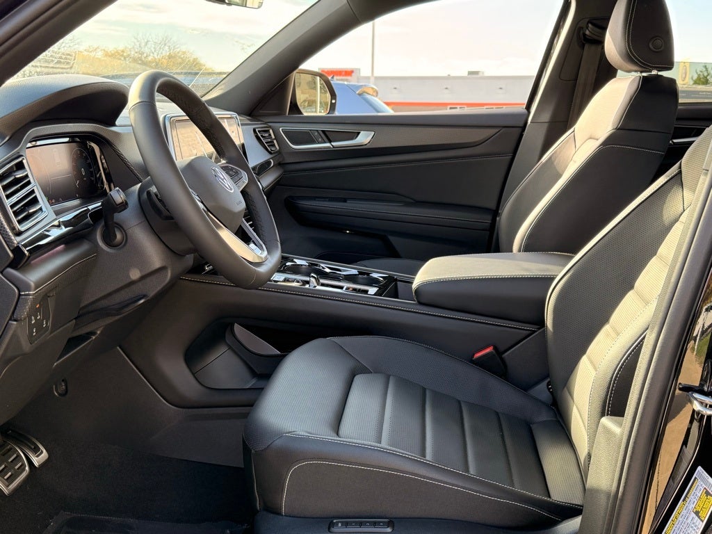 2026 Volkswagen Atlas Cross Sport 2.0T SEL R-Line Black