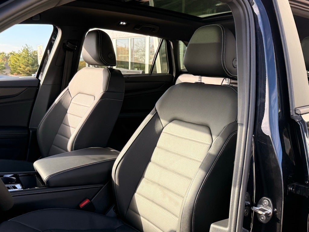 2026 Volkswagen Atlas Cross Sport 2.0T SEL R-Line Black