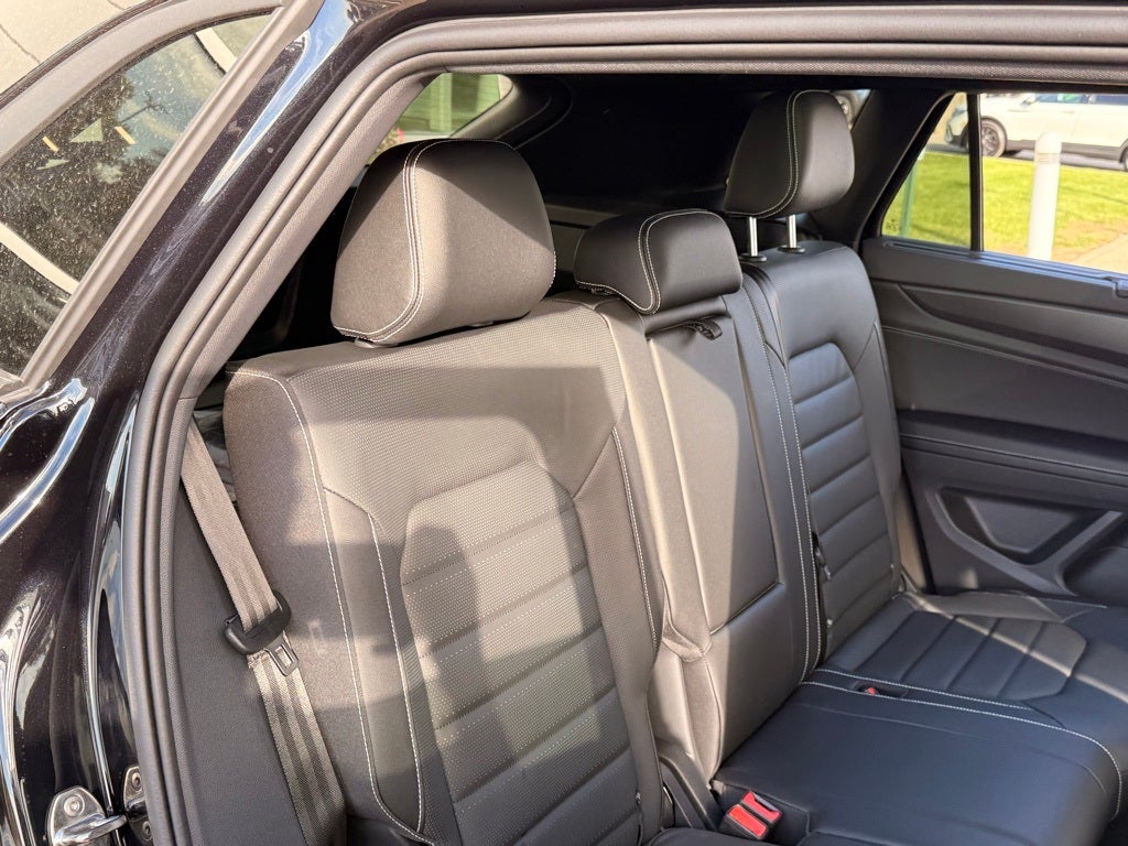 2026 Volkswagen Atlas Cross Sport 2.0T SEL R-Line Black