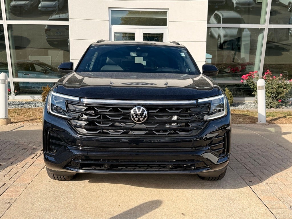 2026 Volkswagen Atlas Cross Sport 2.0T SEL R-Line Black