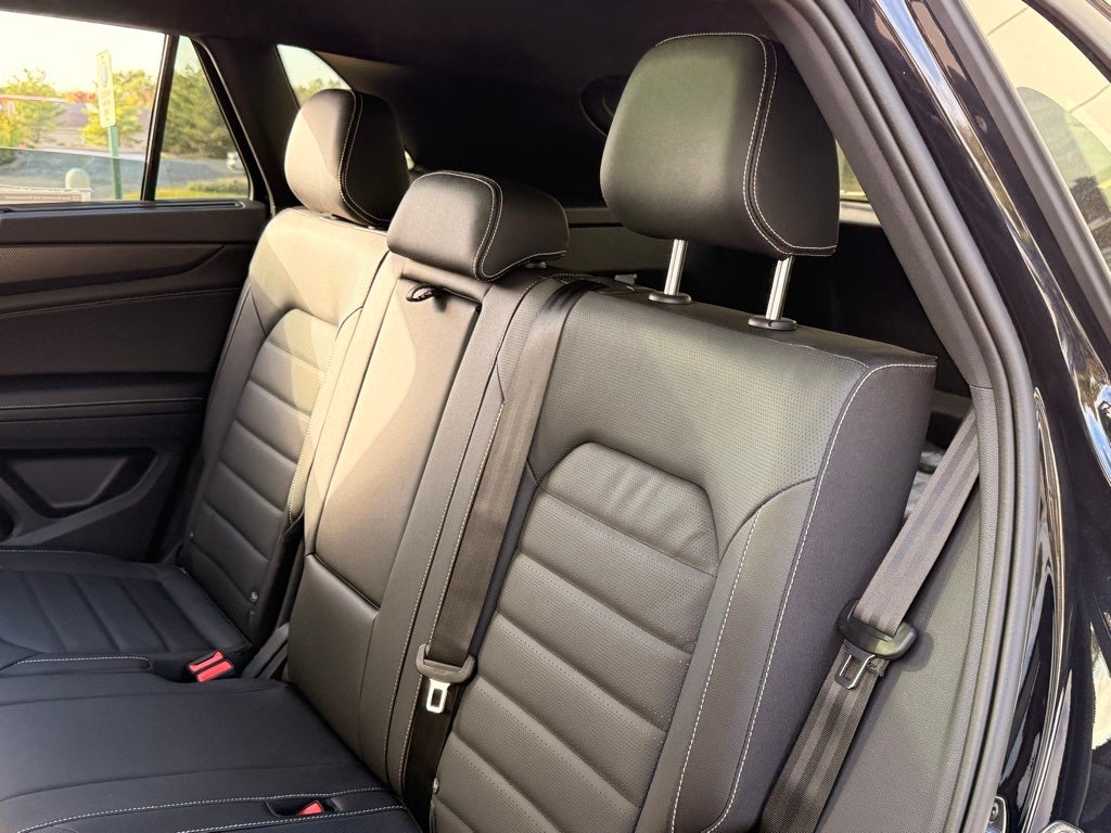 2026 Volkswagen Atlas Cross Sport 2.0T SEL R-Line Black