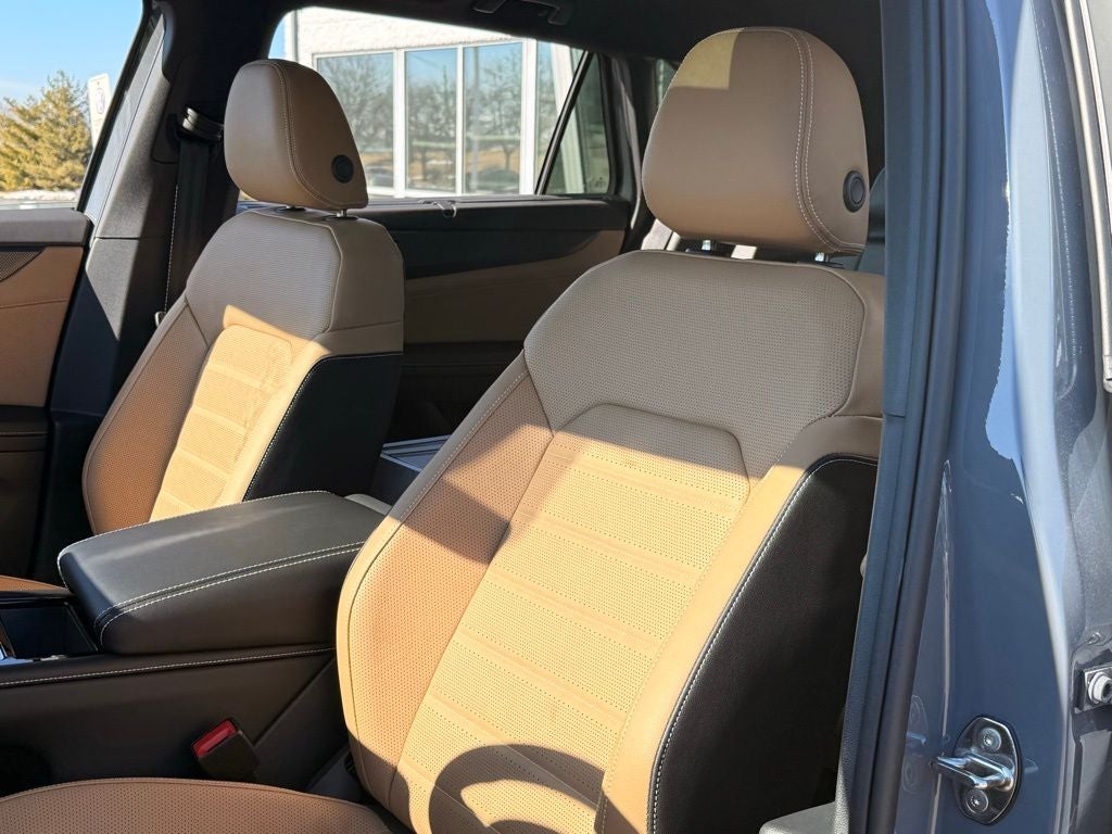 2026 Volkswagen Atlas Cross Sport 2.0T SEL R-Line Black