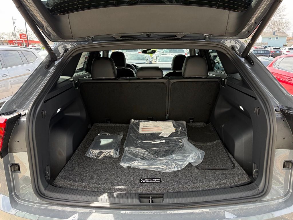 2026 Volkswagen Atlas Cross Sport 2.0T SEL R-Line Black