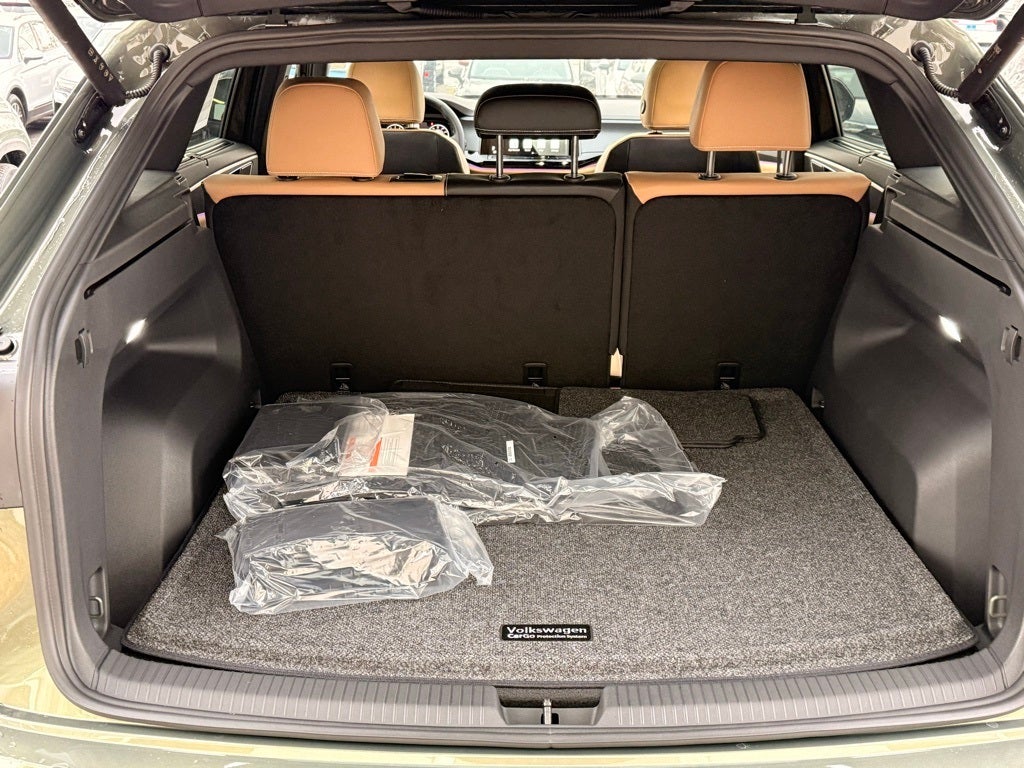 2026 Volkswagen Atlas Cross Sport 2.0T SEL R-Line Black