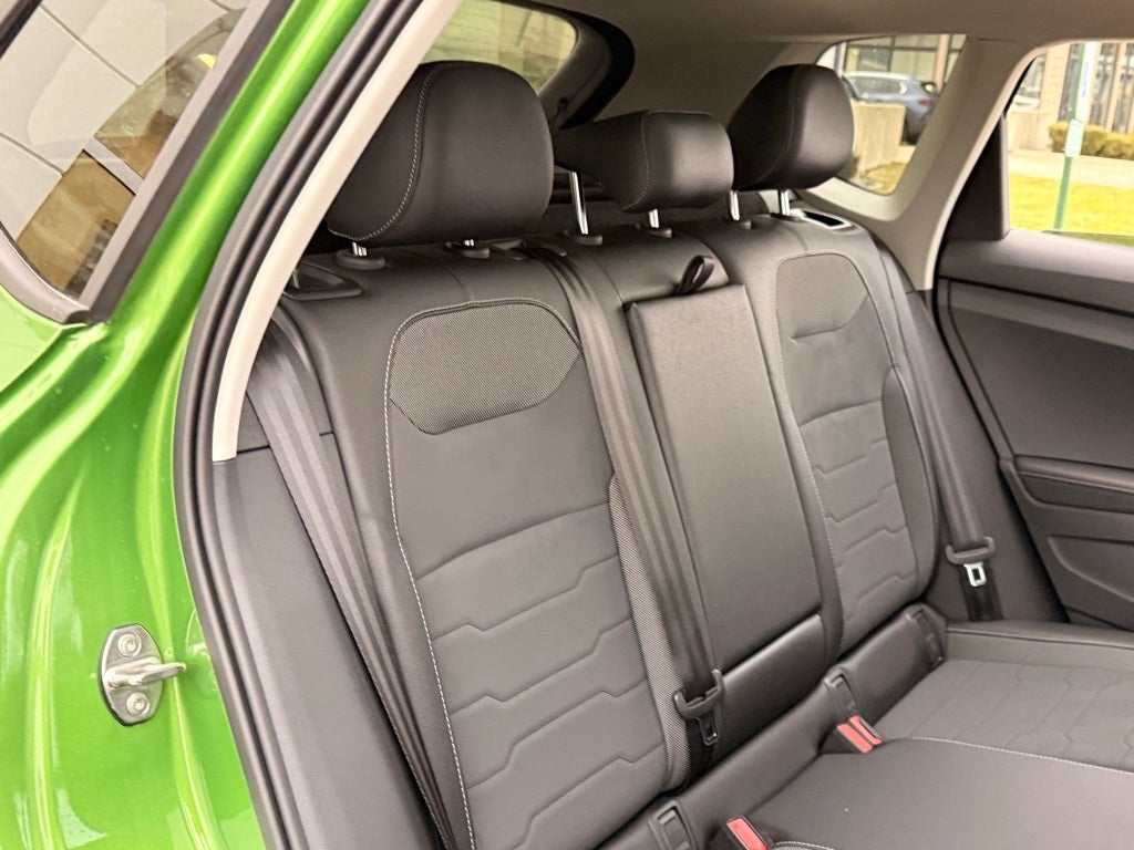 2026 Volkswagen Taos 1.5T SE Black