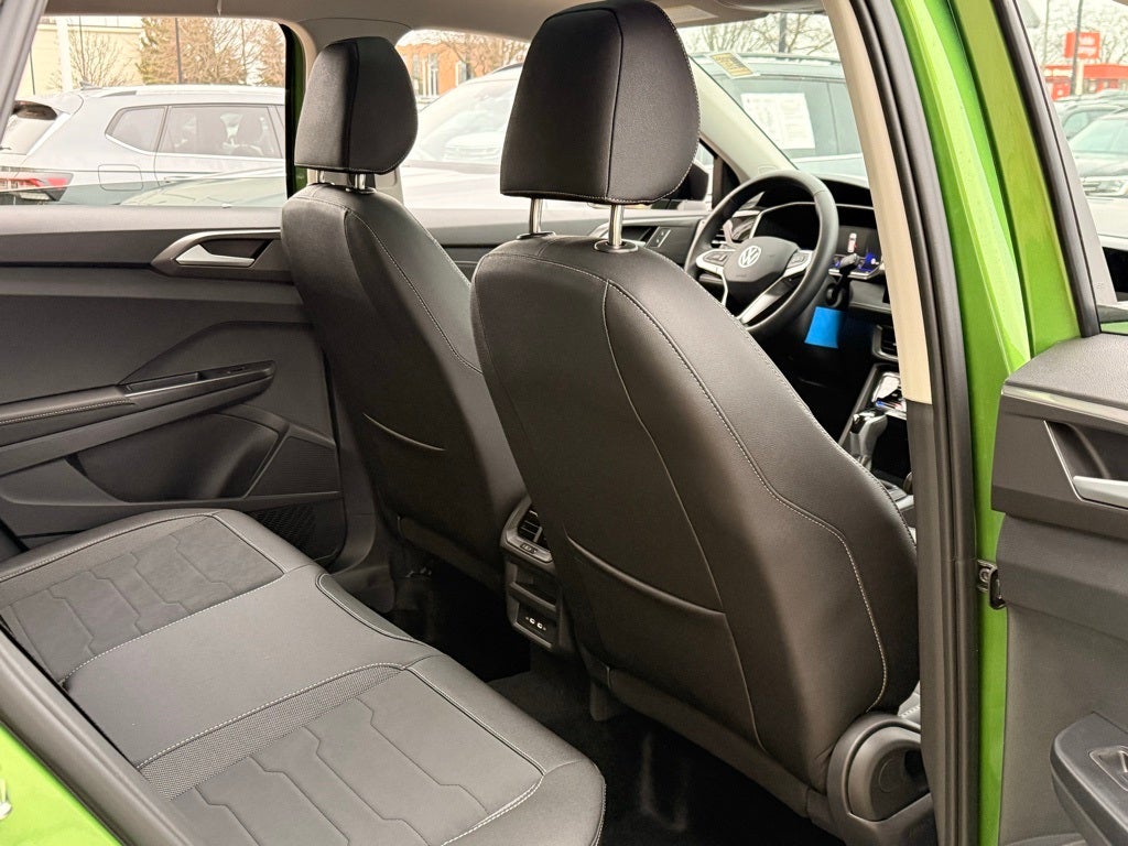 2026 Volkswagen Taos 1.5T SE Black