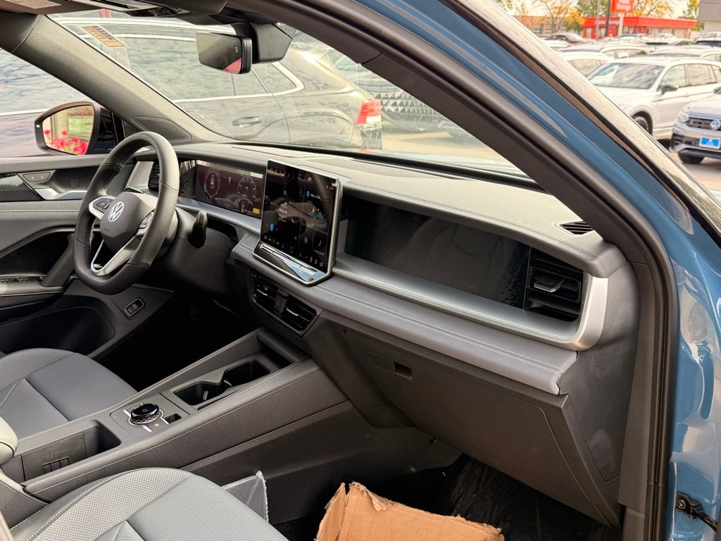 2025 Volkswagen Tiguan 2.0T SE R-Line Black