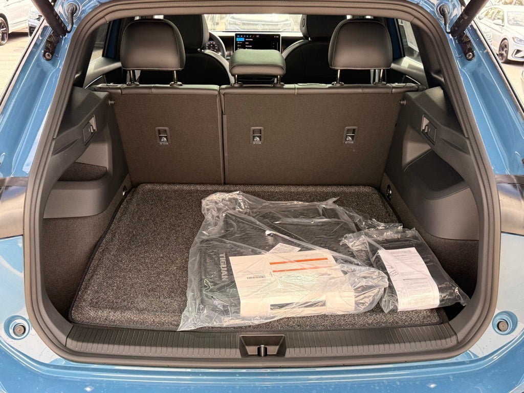 2025 Volkswagen Tiguan 2.0T SE R-Line Black