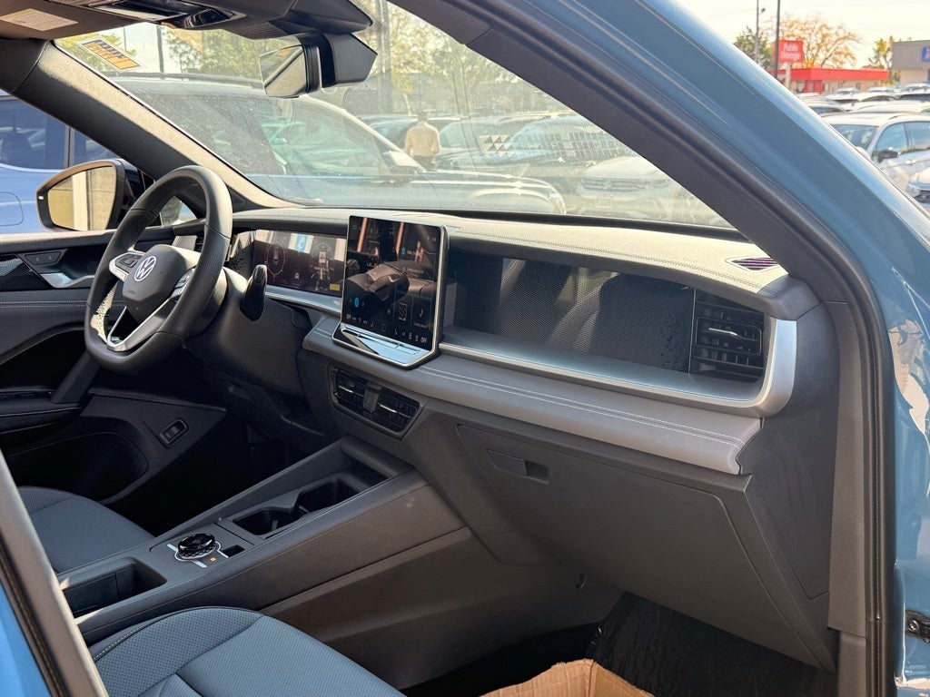 2025 Volkswagen Tiguan 2.0T SE R-Line Black