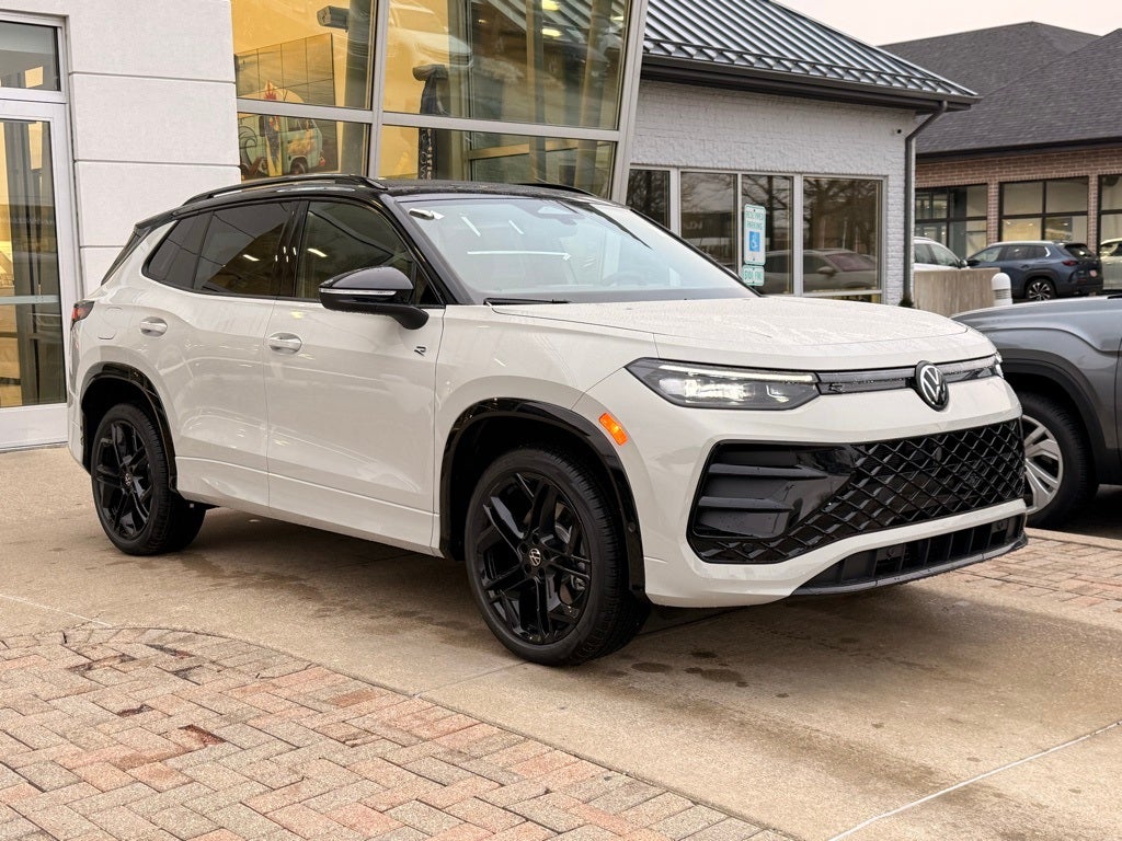 2026 Volkswagen Tiguan 2.0T SE R-Line Black