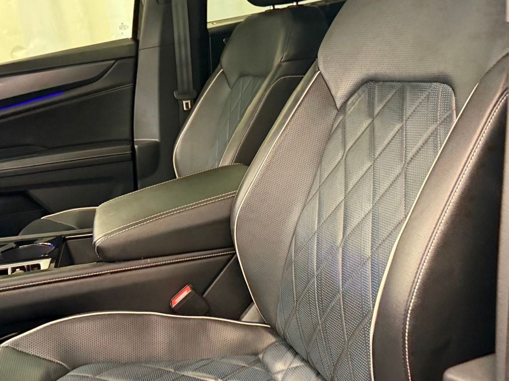 2024 Volkswagen Atlas Cross Sport 2.0T SEL Premium R-Line AWD