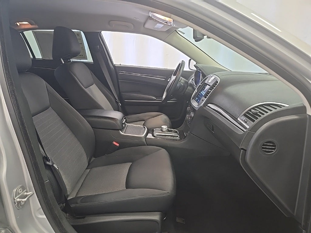 2022 Chrysler 300 Touring