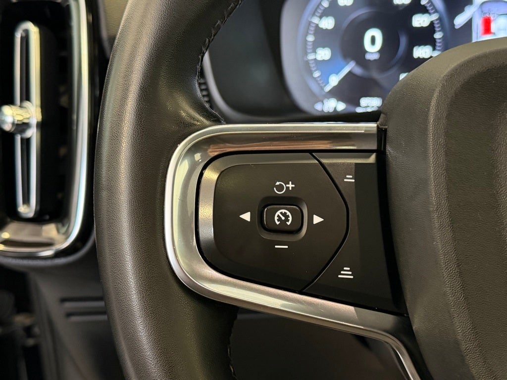 2022 Volvo XC40 R-Design AWD