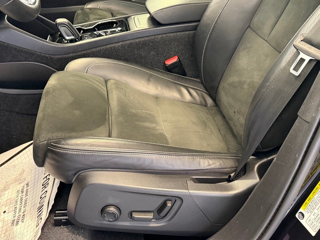 2022 Volvo XC40 R-Design AWD