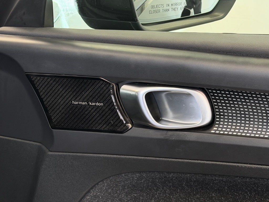 2022 Volvo XC40 R-Design AWD