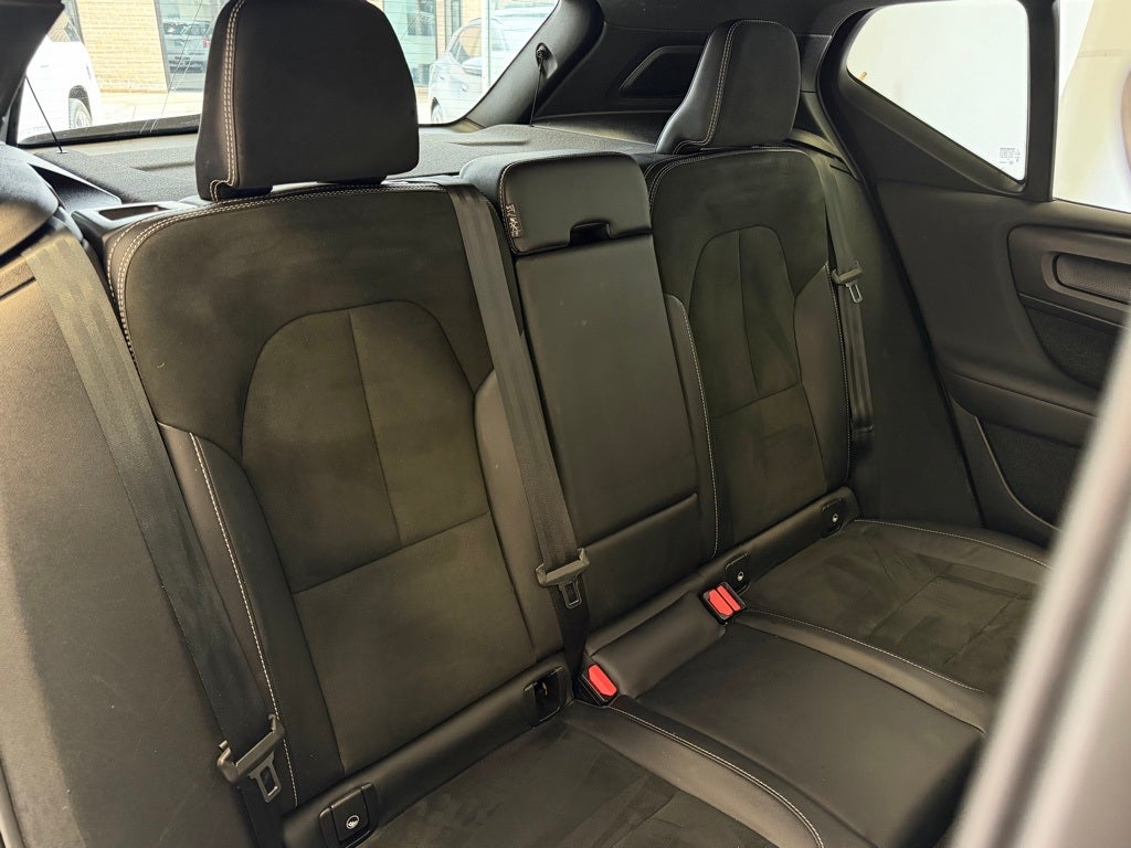 2022 Volvo XC40 R-Design AWD